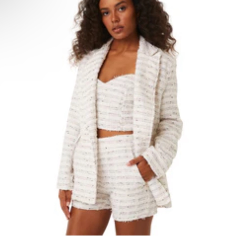 Chic White Tweed Blazer